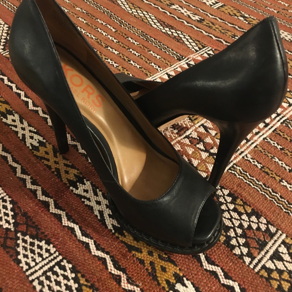 Michael Kors Black Leather Platform Peep Toe Pumps